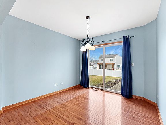 5th image of 908 Greenleaf Dr
