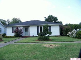 810 W Trudgeon St, Henryetta, OK 74437