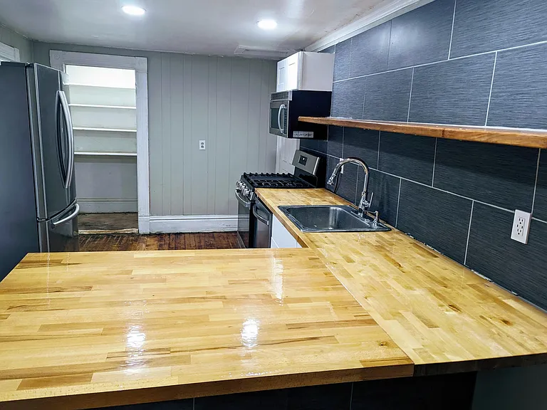 122 Fairbanks St NE #2 — Photo 5