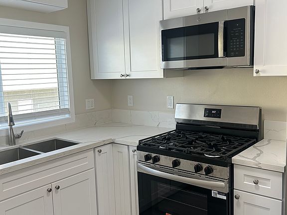 2nd image of 2541B E Walnut St
