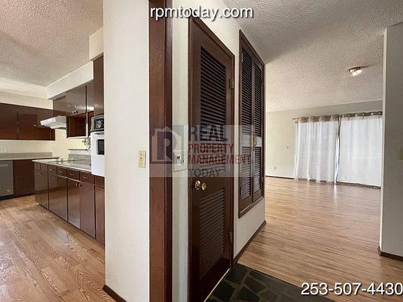 2nd image of 2456 Glenn Ct SE