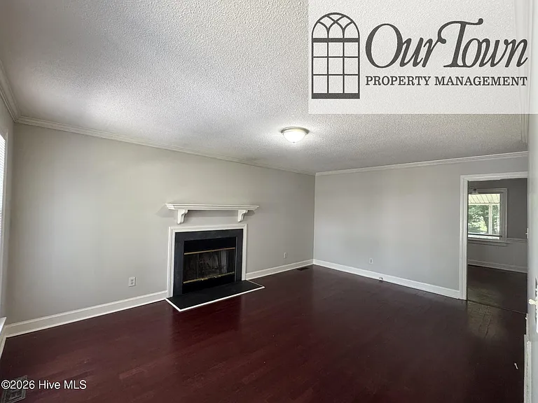 3003 Woodgreen Dr N — Photo 3
