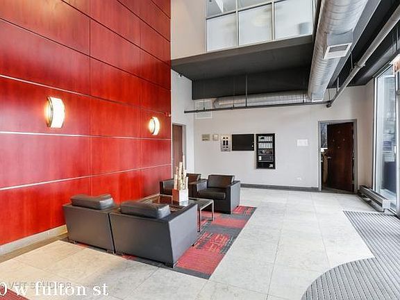 3rd image of 740 W Fulton St #916