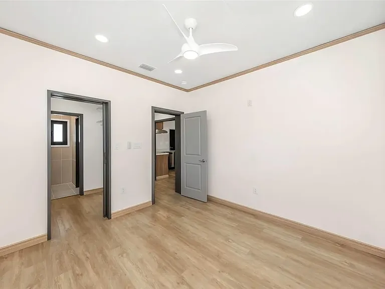 1125 Melrose Ave S — Photo 10