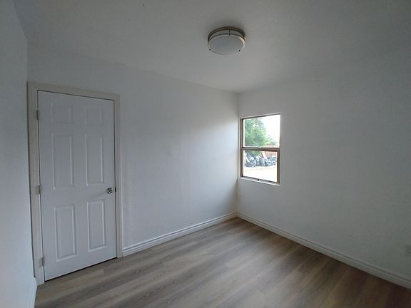 5th image of 32870 Kentucky St