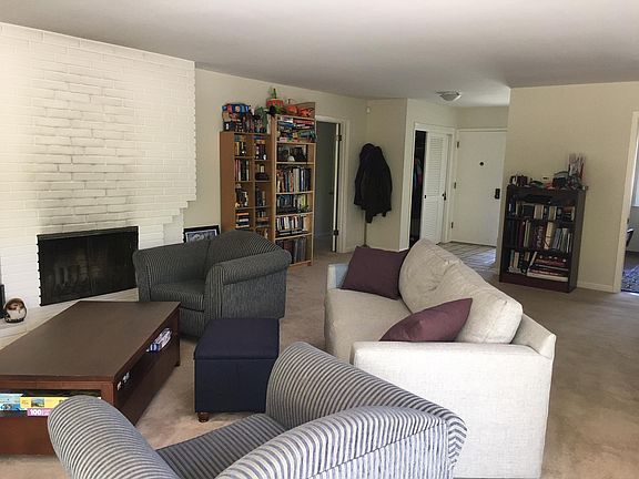 3rd image of 2833 Mariposa Dr