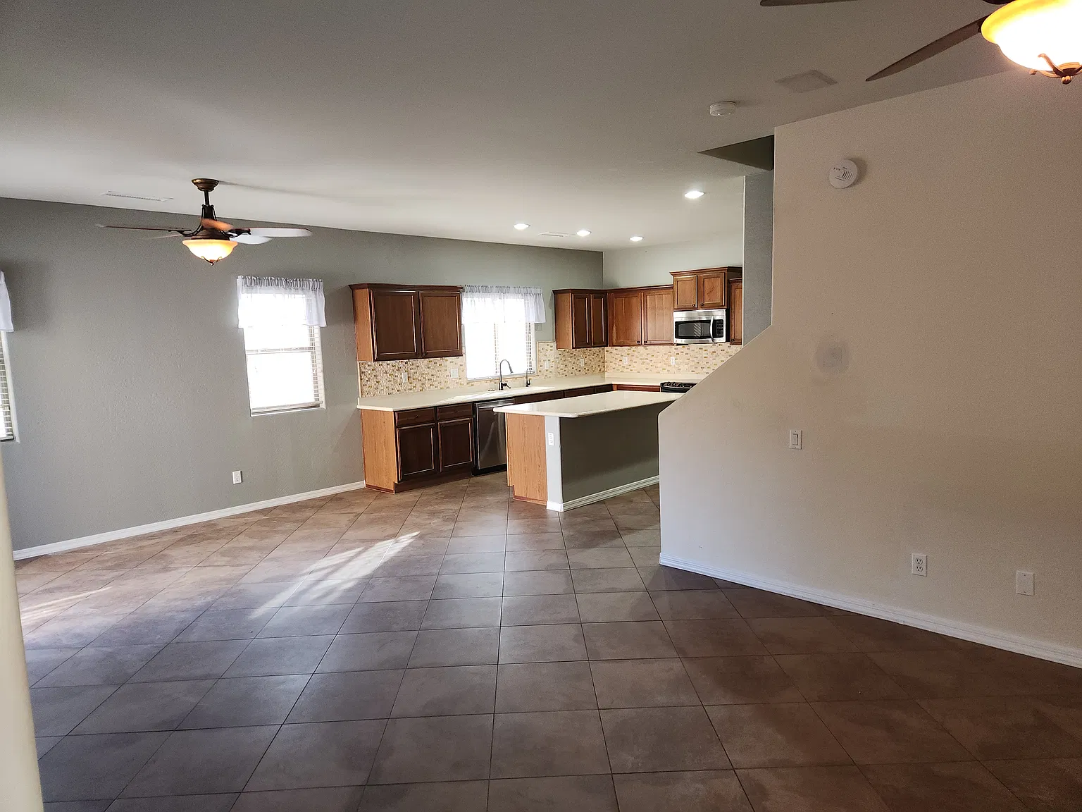 3 bed, 1871 sqft, $2,395 — Photo 4