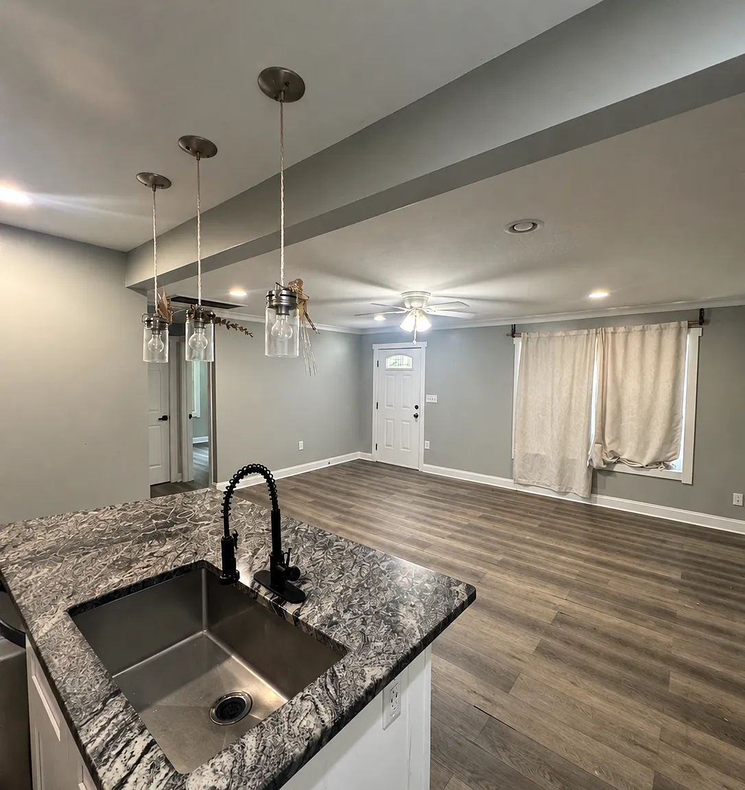 3 bed, 888 sqft, $1,700 — Photo 2