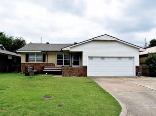 920 Holoway Dr, Midwest City, OK 73110