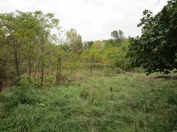 96-475 South St, Wolcottville, IN 46795