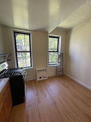 2nd image of 589 Park Pl #22