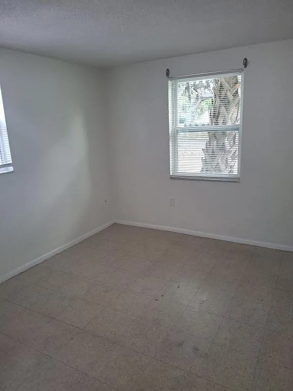 6231 Harrison St — Photo 3