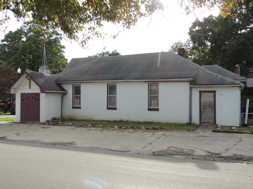 2nd image of 321 4th St