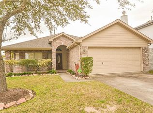 321 Grand Isle Ln, Dickinson, TX 77539