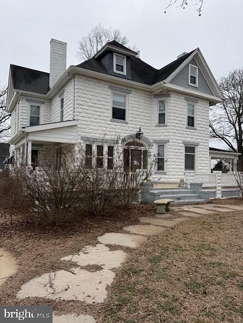 1st image of 323 Pennsylvania Ave