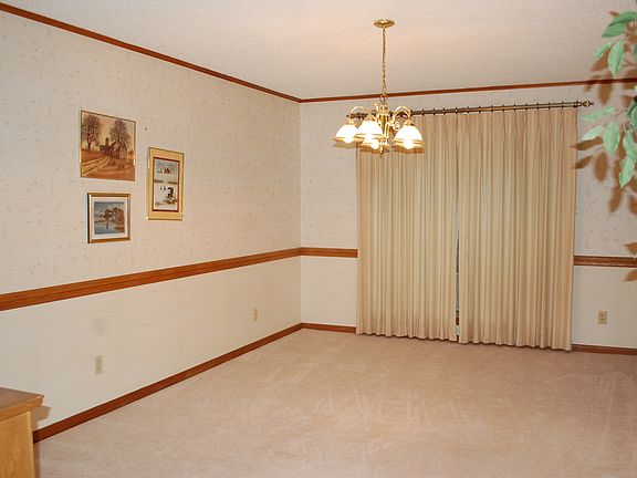 5th image of 3710 Belmont Ave