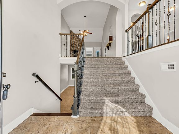4th image of 1132 Henry Place Blvd