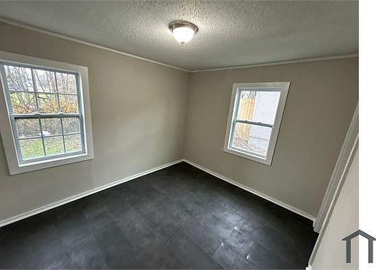 5th image of 2971 Forest Ave