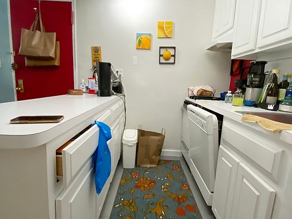 4th image of 308 E 85th St #1