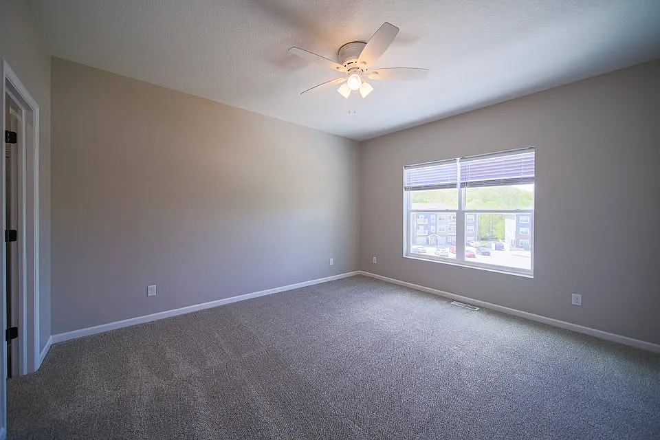 4 bed, 3.5 bath, 2600 sqft, $2,650 — Photo 3