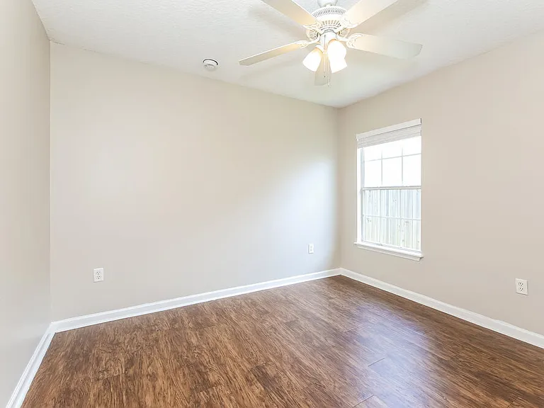 667 Bonaparte Dr — Photo 14