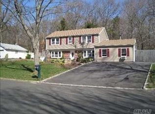 33 Seville Ln, Stony Brook, NY 11790