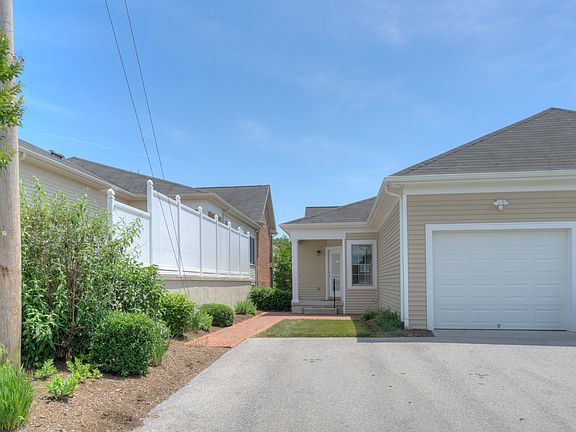 5th image of 1712 Honeysuckle Dr