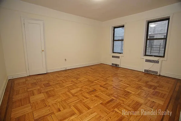 Rented by Norman Raindel, LREB | media 15