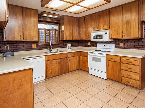 5th image of 5213 Creekpaum Dr