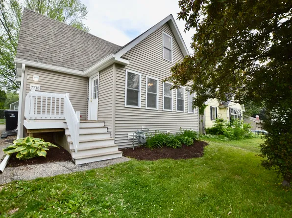 7715 E Sunset Dr, Wonder Lake, IL 60097