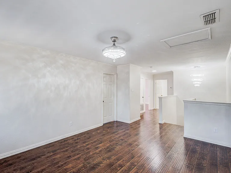 519 Darlene Trl — Photo 9