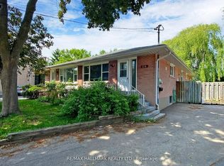 16 Dunboyne Ct, Toronto, ON M2R 2B7