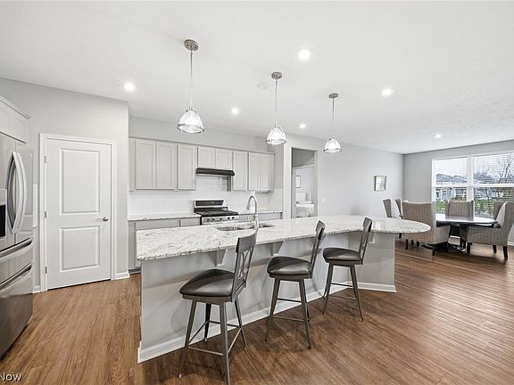 3rd image of 1662 Cobham Ln