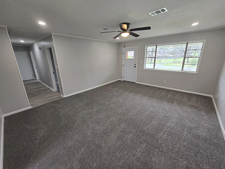 700 Barnes St — Photo 3