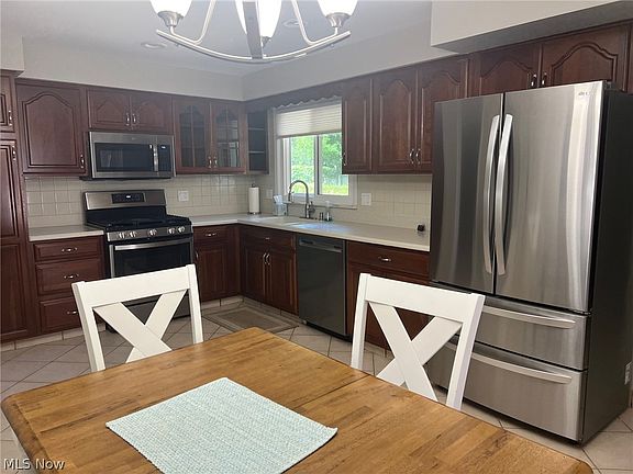 5th image of 6735 Larchmont Dr