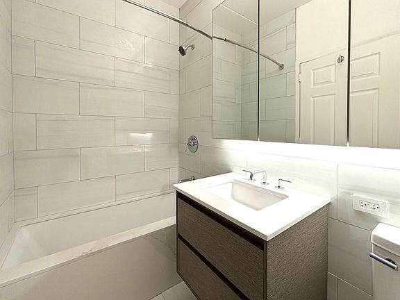 5th image of 280 E 2nd St #907