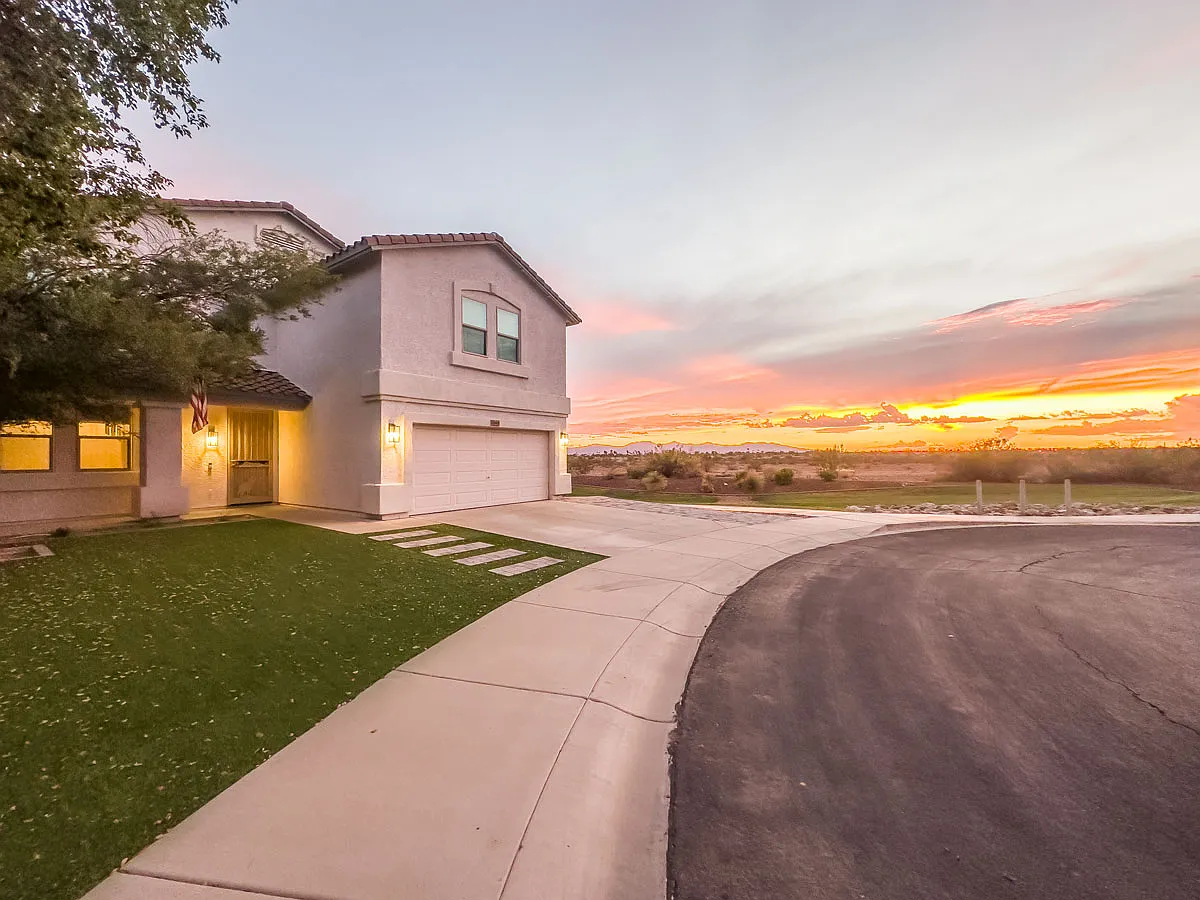 Spacious. Modern. Gorgeous. 4 Beds. 2.5 Baths. Upgrades! — Photo 2