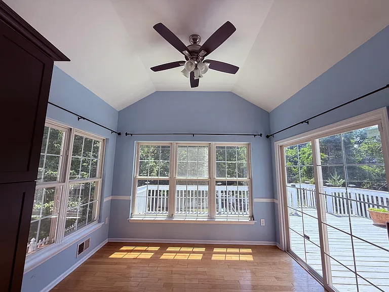 21 Stapleton Ct — Photo 5
