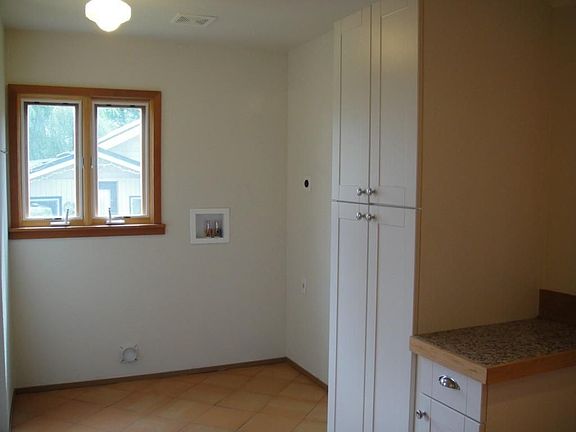 5th image of 1308 Glass Ave NE
