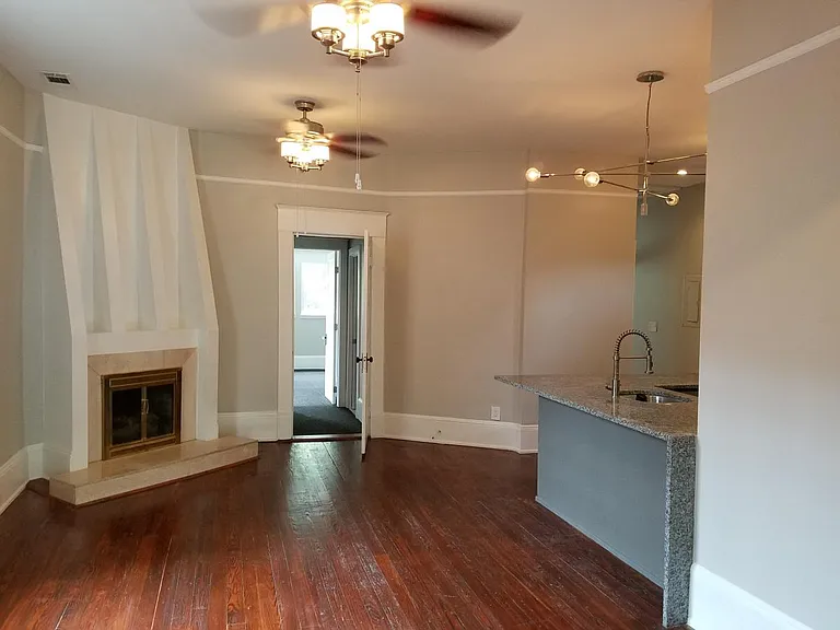 317 4th St NE #C — Photo 7