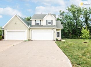 1301 N 158th Ct, Basehor, KS 66007