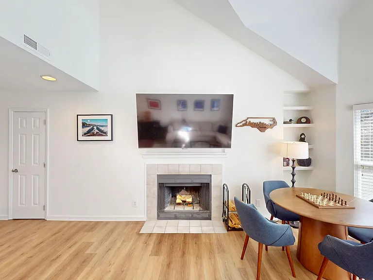 521 N Graham St #3E — Photo 7