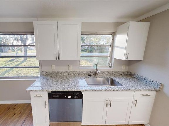 5th image of 113 Glenholm Ave