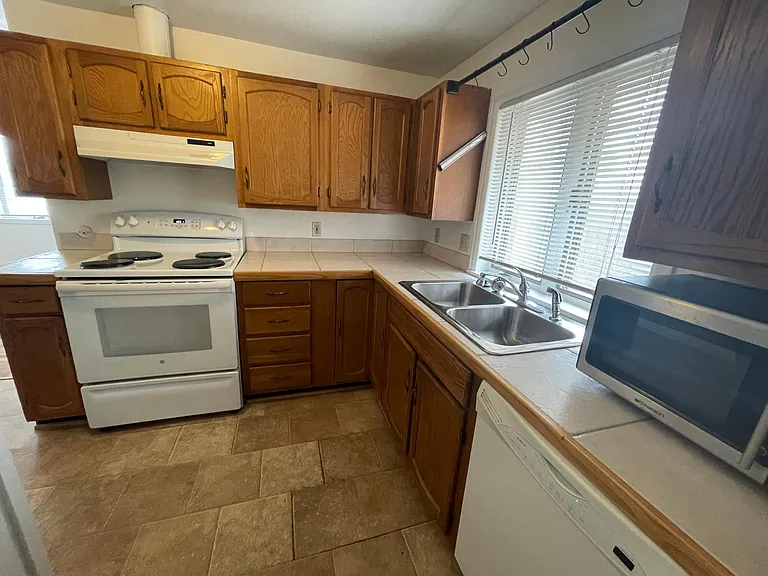 3185 Pierce St — Photo 3