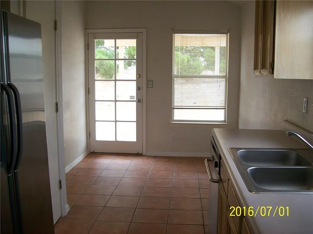 4 bed, 2.0 bath, 1361 sqft, $1,500 — Photo 4