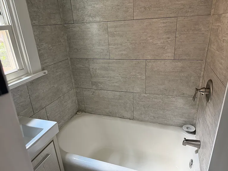 3114 Thompson Ave — Photo 9