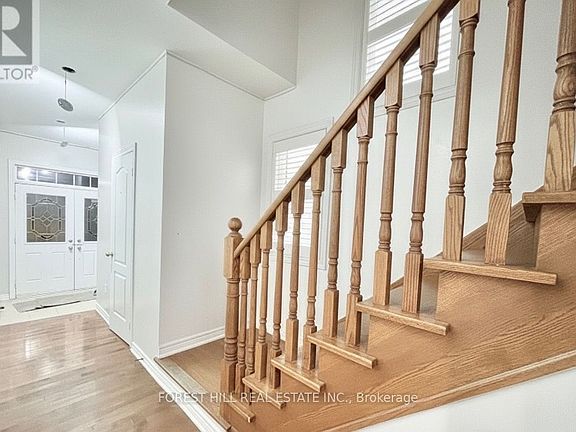 5th image of 38 Crystalview Cres