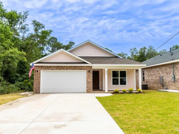 5989 Born Dr, Pensacola, FL 32504