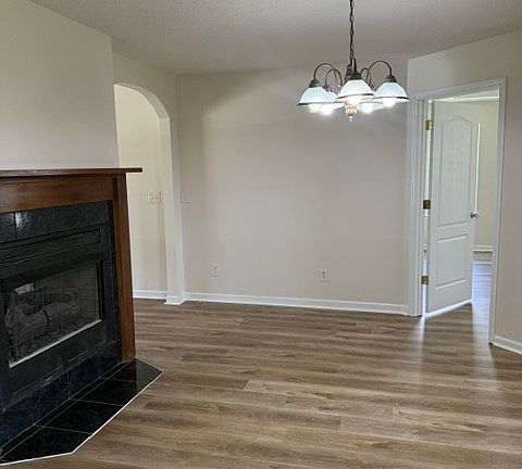 4th image of 141 Millbrook Dr