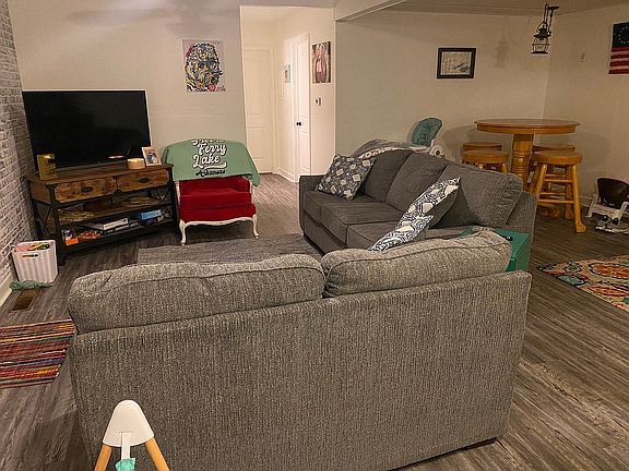 4th image of 180 Salt Cave Dr